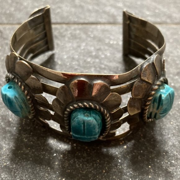 Updated: Vintage Egyptian scarab cuff bracelet + bonus bangle - Picture 4 of 6